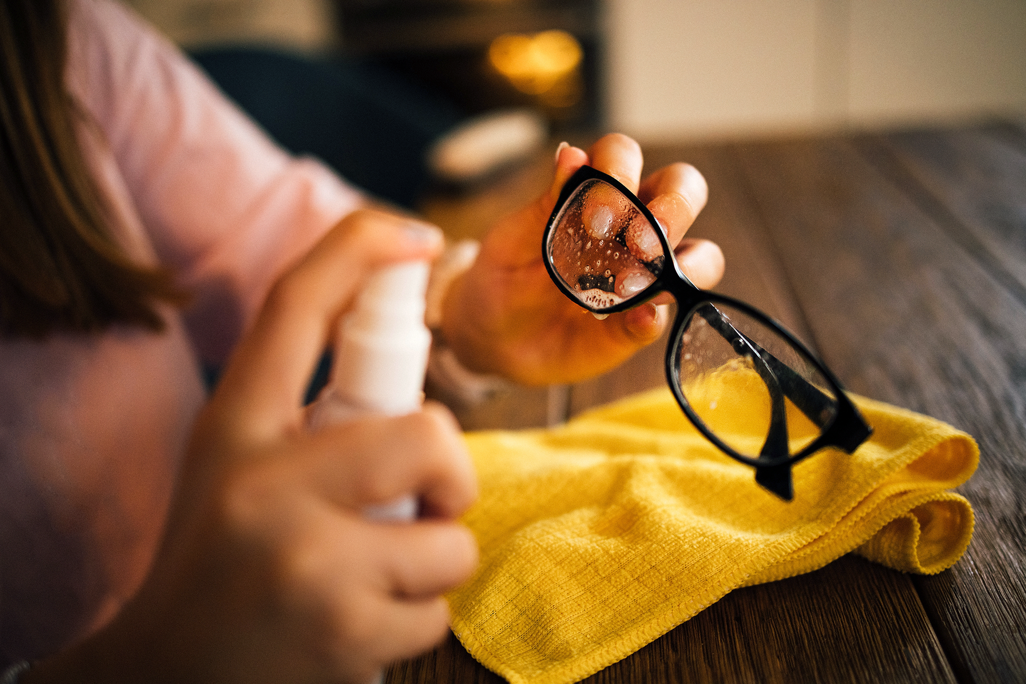 How to Clean Your Glasses with Cleaner or Wipes