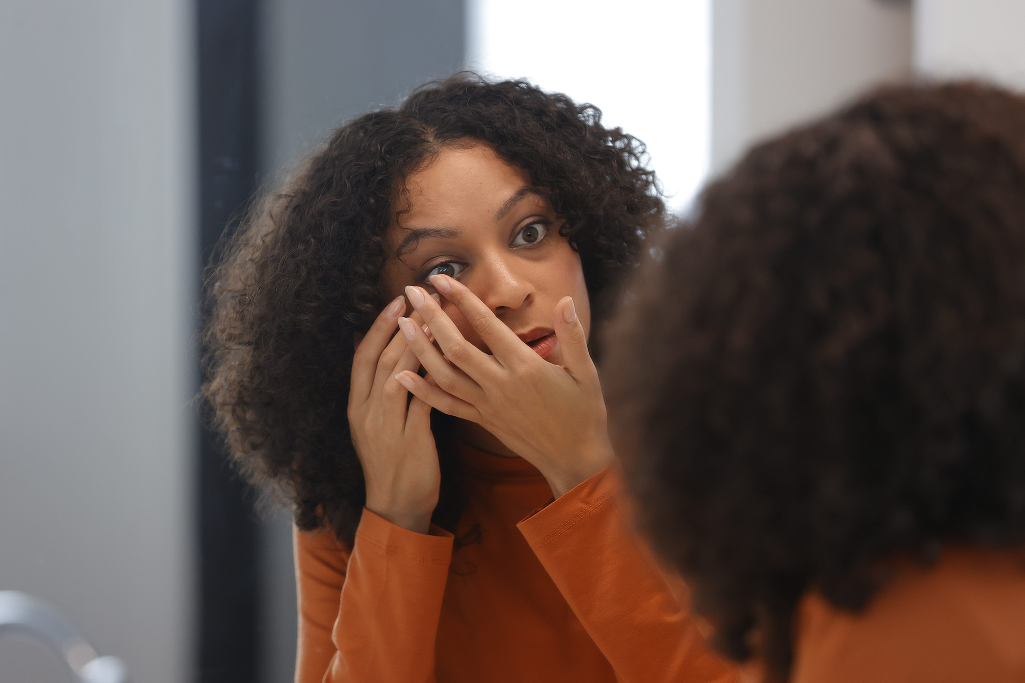 How to Put in Contact Lenses